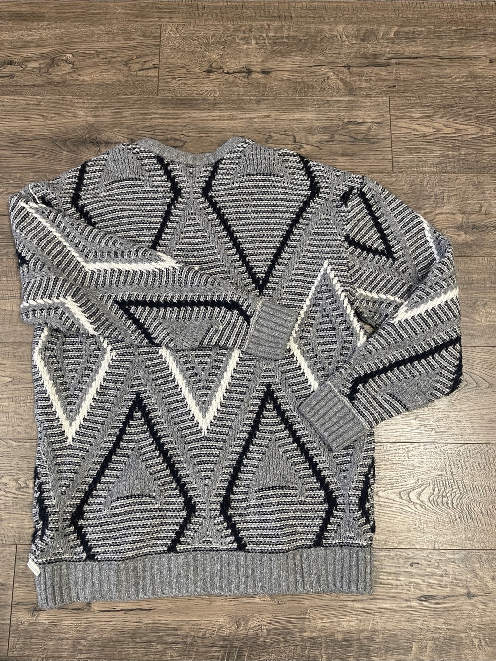 Hollister Gray Crewneck Diamond-Pattern Knit Sweater - Picture 3 of 4